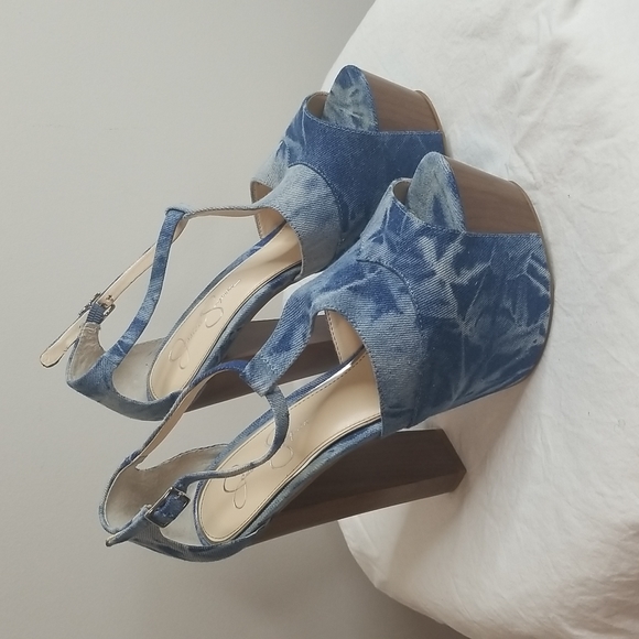 Shoes - Picture 2 of 8